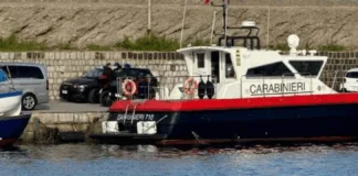 «Siamo addolorati per la tragica morte di un subacqueo specializzato: Le circostanze dell’incidente sono attualmente oggetto di indagine da parte delle autorità e tutte le parti interessate stanno offrendo la loro piena collaborazione… stiamo offrendo ogni supporto alla squadra sul posto in questo momento straziante e i nostri pensieri sono rivolti alla famiglia della vittima»