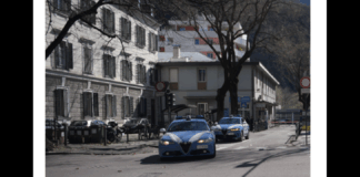 Nel corso del fine settimana, alle prime luci dell’alba del giorno in cui gli Investigatori della Sezione “Catturandi” della Squadra Mobile della Polizia di Stato hanno attuato una importante attività legale i prefati hanno tratto in arresto tale K.F., cittadino albanese di 37 anni residente a Bolzano, in esecuzione di un Ordine di Carcerazione emesso dai magistrati della Procura Generale della Repubblica di Milano, a seguito di Sentenze di condanna divenute definitive a 7 anni e 4 mesi di reclusione per reati inerenti al traffico di sostanze stupefacenti e per atti persecutori