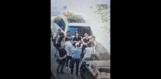 “Questa mattina (ieri 27 giugno 2025 per chi legge – Nota di Redazione) a Roma, sotto casa di Susanna, la mamma di Monteverde, si è presentata la Polizia: l’ultimo decreto dei magistrati del Tribunale di Roma ha confermato il prelevamento della piccola Stella (nome di fantasia), bimba peraltro con una sindrome genetica, per collocarla in casa famiglia autorizzando l’uso della forza pubblica”.