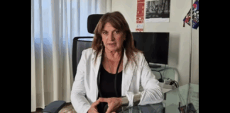 “La tutrice di B., la bambina di Monteverde che il tribunale ha disposto di collocare in casa famiglia, dopo il tentativo non riuscito di un paio di giorni fa chiede al giudice di autorizzare ‘l’intervento delle Forze dell’Ordine con facoltà di rimozione di eventuali ostacoli che impediscano l’accesso all’abitazione – l’abbattimento della porta?- al fine di consentire la piena e concreta esecuzione del provvedimento del tribunale e di tutelare la minore'”