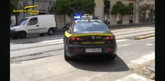 È in corso in queste ore una vasta operazione dei finanzieri della Guardia di Finanza di Messina, che sta procedendo al sequestro di beni riconducibili all’ex legale Andrea Lo Castro (è stato cancellato dall’Albo dopo la condanna definitiva a 9 anni per concorso esterno all’associazione mafiosa) e ad un altro avvocato “immobiliarista”, Francesco Bagnato