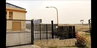 I Carabinieri della locale Stazione, a Joppolo Giancaxio, hanno arrestato in flagranza di reato un uomo di 49 anni, ritenuto responsabile dei reati di truffa aggravata e rapina ai danni di un’anziana residente del posto: la vittima era stata contattata telefonicamente da un sedicente maresciallo dei Carabinieri, che l’aveva indotta a far uscire di casa il marito con il pretesto di un urgente impegno presso il Comando Provinciale dell’Arma per motivi di giustizia