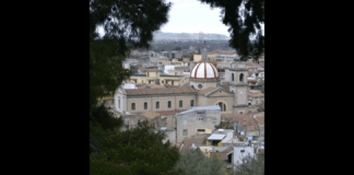 “Lacrime, affidamento a Dio delle giovani vite stroncate, preghiere e consolazione per le famiglie di Mattia e di Simone distrutte dal dolore: la comunità parrocchiale è profondamente provata”