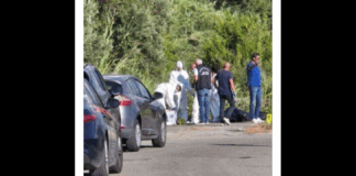 Giuseppe Cordici un sessantenne milazzese, ha confessato di aver ucciso il vicino di casa Salvatore Italiano che nei giorni scorsi è stato trovato avvolto in sacchi di plastica neri in via Capuana nel quartiere di Bastione a Milazzo: durante l’interrogatorio di garanzia l’indagato aveva ammesso di avere incontrato l’uomo ma non si era dichiarato colpevole. Adesso Cordici, che è assistito dall’avvocato Antonino Aloisio, ha chiesto di essere ascoltato un’altra volta dal giudice e ha ammesso di aver ucciso il vicino di casa