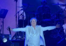 Una voce del Sud Italia, che canta i sentimenti autentici scandendo i cambiamenti generazionali: è stata in concerto all’Arena Villa Dante di Messina con “I miei meravigliosi anni ’80 Estate 2025” (Trident Music) per il cartellone “E-state Messina” promosso dal Comune