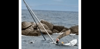 Nelle acque antistanti il villaggio di Acqualadroni a Messina, nella mattinata di oggi si sono vissuti attimi di paura, perché un diportista francese, a bordo di una barca a vela di circa otto metri, ha lanciato una chiamata “May-Day” alla Capitaneria di Porto