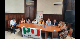 “Oggi (ieri per chi legge – Nota di Redazione) a #Messina per sostenere la battaglia del PD di #Messina e del PD Sicilia contro quell’opera inutile, dannosa e pericolosa che è il Ponte sullo Stretto: E per dire che quelle risorse andrebbero destinate alle vere priorità della Sicilia… infrastrutture ferroviarie, trasporti e manutenzioni su strade e ponti che crollano, infrastrutture idriche e investimenti in sanità”