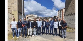 Dopo lo sbaraccamento e la bonifica ambientale, l’area di Camaro Sottomontagna è stata ufficialmente consegnata oggi al Comune di Messina dalla Struttura Commissariale guidata dal Presidente della Regione, Renato Schifani