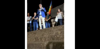 Una piazza Unione Europea con bandiere, striscioni e voci unite ha accolto la tappa messinese della giornata di mobilitazione generale nazionale per la Palestina indetta dalla Cgil: l’iniziativa, originariamente concepita come appuntamento di confronto e dibattito nella sede sindacale all’interno del percorso “Diritti al Quadrato”, si è trasformata in una manifestazione pubblica aperta alla città (che non ha però risposto per come ci si aspettava), in risposta – come spiegano gli organizzatori – “alla gravità e alla drammaticità di quanto sta accadendo a Gaza”