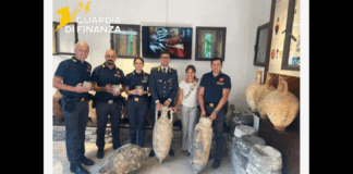 Finanzieri del Comando Provinciale di Messina hanno dato in consegna tre anfore grandi e tre anfore piccole, risultate essere di rilevante interesse archeologico, al “Parco Archeologico di Naxos Taormina”, ove potranno essere esposte e valorizzate presso il locale Museo Archeologico