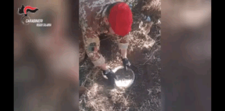 Le indagini erano scattate nel corso dell’estate: nell’assolato mese di luglio, infatti, i Carabinieri della Stazione di Gioiosa Ionica, supportati dallo Squadrone Eliportato “Cacciatori Calabria”, incuriositi da alcuni ambigui movimenti nelle campagne, avevano organizzato diverse battute nella zona