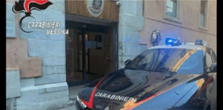 I Carabinieri della Compagnia di Taormina (ME), nella mattinata di oggi, hanno eseguito un’ordinanza di custodia cautelare agli arresti domiciliari nei confronti di un 20enne, gravemente indiziato del reato di “rapina aggravata” in Concorso
