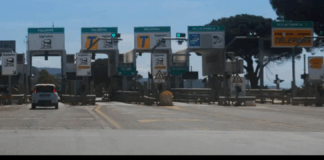 “Un pedaggio illegale pagato per oltre mezzo secolo: Una truffa toponomastica, con ricevute e segnaletica false… e un disservizio quotidiano che blocca gli automobilisti ai varchi automatici”