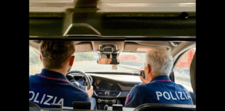 Gli agenti della Polizia di Stato di Catania, nelle ore scorse hanno arrestato un giovane che, per eludere un controllo, ha tentato la fuga a bordo della sua auto