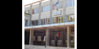 ‘Sospensione di cinque giorni (ma con obbligo di frequenza) per una pacca nelle parti intime a una compagna di classe: il problema è che il protagonista è un ragazzino di 11 anni affetto da un disturbo dello spettro autistico grave e seguito da insegnante di sostegno, assistente alla comunicazione, educatore e assistente igienico sanitario… una condizione certificata dall’Inps con un “art.3 comma 3”, ovvero una disabilità grave’