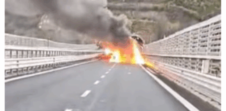 Auto in fiamme in mezzo alla carreggiata, chiodi sull’asfalto: una scena da film è apparsa agli inconsapevoli automobilisti in viaggio questa mattina sull’A2, tra gli svincoli di Scilla e Bagnara, provincia di Reggio Calabria… si sono trovati in mezzo a una rapina ad un portavalori… intorno alle 6,30, sulla corsia in direzione nord, poco prima dell’ingresso della galleria Vardaru, una banda di malviventi ha attuato un’azione attentamente pianificata per bloccare un mezzo blindato che trasportava contanti