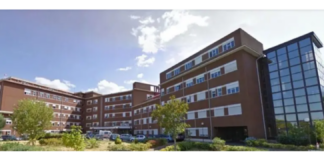 Una bimba prematura di 600 grammi e 24 settimane di gestazione è stata operata al cuore direttamente in culla presso la Terapia Intensiva Neonatale dell’ospedale “Barone Romeo” di Patti, grazie all’equipe del Centro Cardiologico Pediatrico del Mediterraneo (CCPM) di Taormina