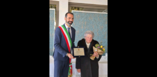 Oggi, 13 dicembre 2025, la concittadina Maria Saccà ha raggiunto lo straordinario traguardo dei 100 anni. Una ricorrenza significativa, celebrata circondata dall’affetto dei suoi cari – figli, nipoti e pronipoti – in un clima di grande emozione e partecipazione