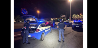 Nell’ambito dei servizi di controllo del territorio potenziati in prossimità delle festività natalizie, gli agenti della Polizia di Stato di Messina nelle ore scorse hanno proceduto all’arresto di quattro reggini, colti nella flagranza del reato di lesioni personali aggravate in concorso nonché deferiti in stato di libertà per il reato di danneggiamento in concorso