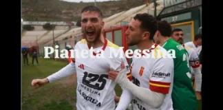 Tre punti di platino… usando la testa… vittoria preziosa e sudata, ma meritata, grazie alle incornate di Tedesco e Roseti… sotto i riflettori, in un pomeriggio grigio, freddo e piovoso… una sfida salvezza per pochi intimi… la posta in palio è alta: in tribuna anche il vice presidente e dg Morris Pagniello