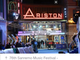 Il direttore artistico di Sanremo Carlo Conti alla conferenza stampa al Festival a Sanremo dà l’ordine di uscita dei cantanti nella prima serata