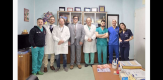 Un intervento salvavita di straordinaria complessità tecnica e organizzativa è stato eseguito nei giorni scorsi all’Azienda Ospedaliera Papardo di Messina, dove la collaborazione immediata e strutturata tra Cardiologia e Cardiochirurgia ha permesso di salvare un paziente giunto in condizioni critiche a causa di uno storm aritmico, tra le emergenze più gravi in ambito cardiovascolare