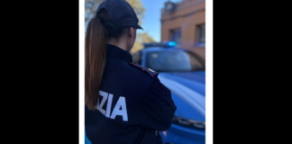 Viaggiavano a bordo di una utilitaria con un piano studiato in ogni dettaglio e diretto ad un colpo rapido e sicuro: prima il furto con destrezza in un bar, poi la corsa ai bancomat per svuotare il conto prima che la vittima potesse bloccare la carta