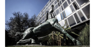 Il Professore Avvocato Carlo Taormina ha depositato una querela presso la Procura della Repubblica di Reggio Calabria contro il giornalista Federico Ruffo: l’azione legale, intrapresa per conto di Gaetano Campolo, amministratore unico della Home Restaurant Hotel, contesta le dichiarazioni rese dal conduttore durante la trasmissione “Mi manda Rai Tre”