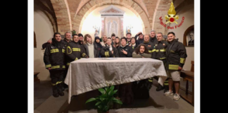 Serata di apprensione sui Colli San Rizzo, dove dodici escursionisti di nazionalità estera sono stati soccorsi dopo aver perso l’orientamento lungo i sentieri della dorsale peloritana: l’allarme è scattato ieri, 14 marzo 2026, poco prima delle ore 20.00, quando la sala operativa dei Vigili del fuoco di Messina ha ricevuto una richiesta di aiuto attraverso il Numero Unico di Emergenza 112