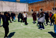 Un abbraccio che rompe le sbarre, una risata che cancella le distanze, uno sguardo che esprime complicità: è così che, ieri mattina, la Casa Circondariale di Ragusa si è trasformata in uno spazio di incontro autentico e umano… per qualche ora, i consueti ambienti destinati ai colloqui hanno lasciato spazio ad un’atmosfera nuova e più viva