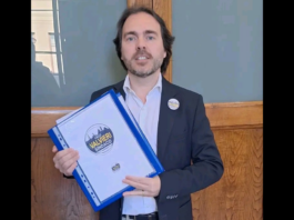 “Sono il primo a presentare la lista e spero di diventare anche il primo cittadino: Arrivare fino a questo punto non è stato semplice… gli ostacoli sono stati tanti, le difficoltà non sono mancate, ma con determinazione e con il sostegno di tante persone ce l’abbiamo fatta lo stesso”