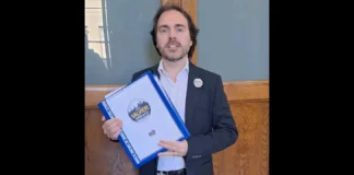 “Sono il primo a presentare la lista e spero di diventare anche il primo cittadino: Arrivare fino a questo punto non è stato semplice… gli ostacoli sono stati tanti, le difficoltà non sono mancate, ma con determinazione e con il sostegno di tante persone ce l’abbiamo fatta lo stesso”
