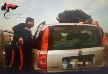 I Carabinieri del Nucleo Radiomobile del Comando Provinciale di Catania, hanno arrestato tre uomini di 52, 36 e 24 anni, tutti catanesi e con precedenti specifici, con l’accusa di furto aggravato in concorso dopo aver rubato una Fiat 500 utilizzando la tecnica dell’OBD nel parcheggio di un grande centro commerciale della zona industriale