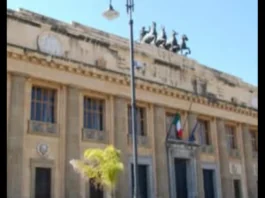 La Corte d’Appello ha confermato le condanne nei confronti di due ex calciatori campani dell’Acr Messina accusati di violenza sessuale ai danni di una ragazza che all’epoca dei fatti aveva 14 anni: i giudici di secondo grado hanno ribadito la pena di sei anni di reclusione per Clemente Crisci e quella di due anni, con pena sospesa, per Carmine Cretella, al quale già nel primo processo era stata riconosciuta l’ipotesi attenuata del reato