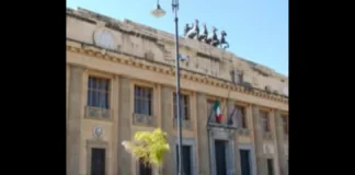 La Corte d’Appello ha confermato le condanne nei confronti di due ex calciatori campani dell’Acr Messina accusati di violenza sessuale ai danni di una ragazza che all’epoca dei fatti aveva 14 anni: i giudici di secondo grado hanno ribadito la pena di sei anni di reclusione per Clemente Crisci e quella di due anni, con pena sospesa, per Carmine Cretella, al quale già nel primo processo era stata riconosciuta l’ipotesi attenuata del reato