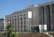 Nelle prime ore del mattino, su delega dei magistrati della Procura della Repubblica di Palermo – Direzione Distrettuale Antimafia, è stata data esecuzione ad un’ordinanza di custodia cautelare emessa dal Giudice per le indagini preliminari presso il Tribunale di Palermo nei confronti di 26 soggetti ritenuti responsabili, a vario titolo e con differenti profili, di diverse ipotesi di reato riconducibili all’art. 74 d.P.R. n. 309/90, in un caso aggravata dal c.d. metodo mafioso, e cessioni di stupefacenti