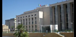 Nelle prime ore del mattino, su delega dei magistrati della Procura della Repubblica di Palermo – Direzione Distrettuale Antimafia, è stata data esecuzione ad un’ordinanza di custodia cautelare emessa dal Giudice per le indagini preliminari presso il Tribunale di Palermo nei confronti di 26 soggetti ritenuti responsabili, a vario titolo e con differenti profili, di diverse ipotesi di reato riconducibili all’art. 74 d.P.R. n. 309/90, in un caso aggravata dal c.d. metodo mafioso, e cessioni di stupefacenti