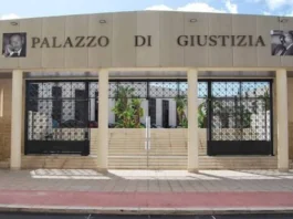 Su richiesta dei magistrati della Procura della Repubblica presso il Tribunale Ordinario di Marsala, il Giudice per le Indagini Preliminari della città lilibetana ha emesso un’ordinanza di misura cautelare che ha disposto un divieto di dimora in Sicilia e quattro obblighi di presentazione alla P.g., nei confronti di 5 cittadini italiani di cui uno originario di Palermo, due residenti a Campobello di Mazara e uno a Castelvetrano