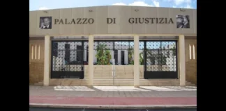 Su richiesta dei magistrati della Procura della Repubblica presso il Tribunale Ordinario di Marsala, il Giudice per le Indagini Preliminari della città lilibetana ha emesso un’ordinanza di misura cautelare che ha disposto un divieto di dimora in Sicilia e quattro obblighi di presentazione alla P.g., nei confronti di 5 cittadini italiani di cui uno originario di Palermo, due residenti a Campobello di Mazara e uno a Castelvetrano