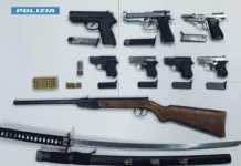 Agenti della Polizia di Stato, in servizio alla Squadra Mobile della Questura di Siracusa, hanno arrestato in flagranza di reato, per porto e detenzione illegale di armi clandestine un giovane siracusano di 20 anni