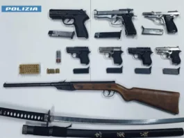 Agenti della Polizia di Stato, in servizio alla Squadra Mobile della Questura di Siracusa, hanno arrestato in flagranza di reato, per porto e detenzione illegale di armi clandestine un giovane siracusano di 20 anni