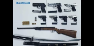 Agenti della Polizia di Stato, in servizio alla Squadra Mobile della Questura di Siracusa, hanno arrestato in flagranza di reato, per porto e detenzione illegale di armi clandestine un giovane siracusano di 20 anni