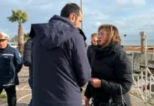“Gentile SINDACO, desidero anzitutto congratularmi con Lei per la recente elezione e formularLe i miei migliori auguri per il mandato che Le è stato nuovamente affidato dai cittadini: Colgo l’occasione per ringraziarLa SINDACO anche per la solidarietà e l’attenzione che in questi anni ha voluto manifestarmi… solidarietà che, purtroppo, ad oggi è rimasta confinata alle parole, alle promesse e alle strette di mano”