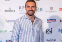 Massimo Troisi rivive ogni anno a Salina dove girò “Il Postino” grazie al “Marefestival” Premio Troisi giunto al 15esimo anno: la storia della manifestazione diventerà un film-documentario e sarà anticipata da un cortometraggio proiettato durante il Quindicennale