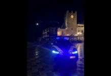 In data odierna, gli addetti della Polizia di Stato hanno dato esecuzione al decreto di fermo emesso dai magistrati della Procura della Repubblica di Messina nei confronti di due messinesi, un ventiquattrenne ed un venticinquenne, indiziati del delitto di tentato omicidio aggravato ai danni di altri due giovani, commesso in Taormina nella notte fra l’1 ed il 2 giugno u.s.