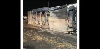 Intorno alle 3.30 scorse, si è verificato un grave incidente stradale con feriti sull’autostrada A18 Messina-Catania: un autoarticolato che viaggiava in direzione Messina ha perso il controllo al km 41, all’altezza dell’uscita di Giardini Naxos, ed ha compiuto un salto di carreggiata finendo per ribaltandosi su quella opposta in direzione Catania dove in quel momento transitava un’autovettura, una Fiat 500, che è stata travolta capovolgendosi su un fianco